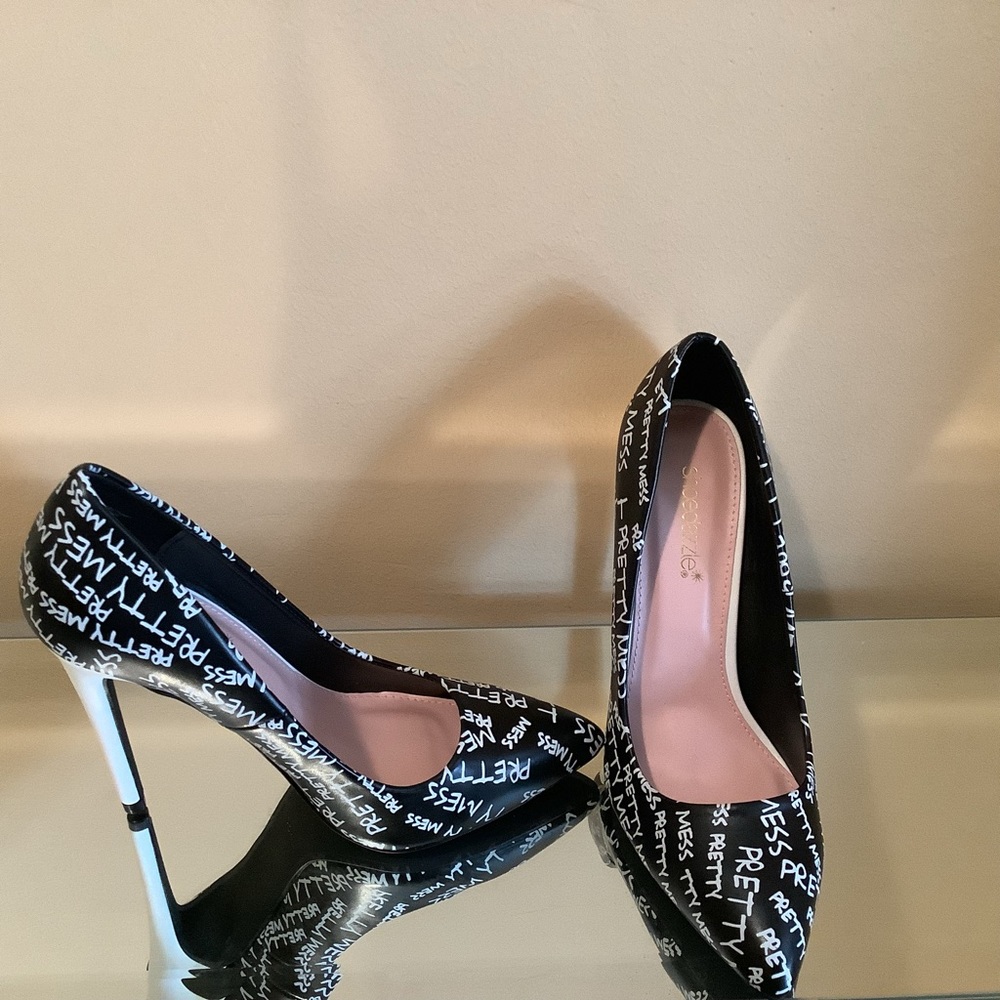 Shoe Dazzle Pretty Mess black and white pumps, 7.5